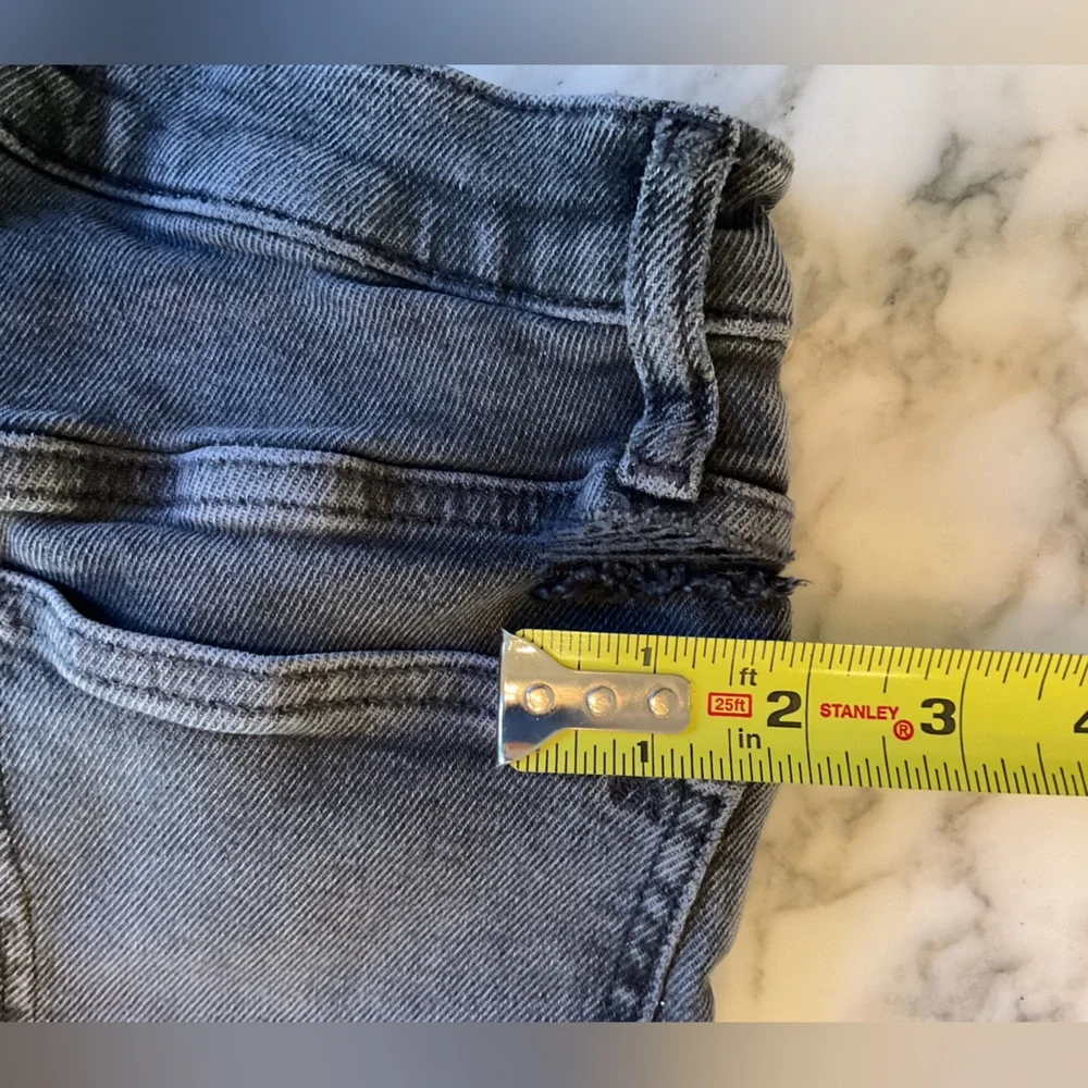 EUC Madewell Kick Out Full-Length Jeans 25 - small tear back